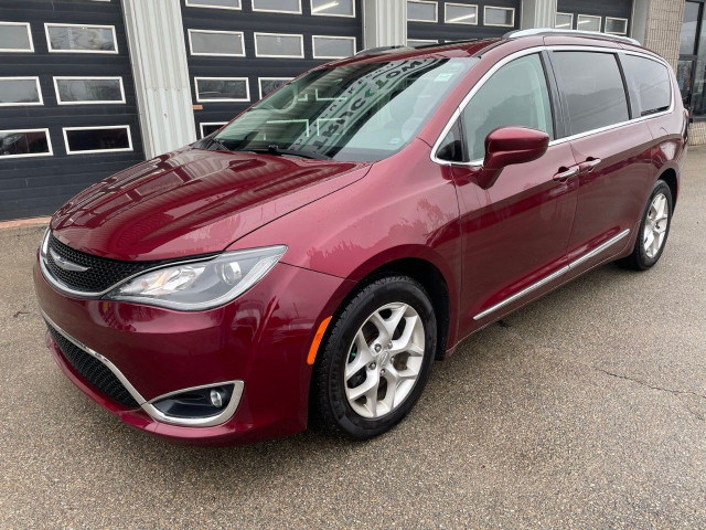 2018 Chrysler Pacifica in Cars & Trucks in Ottawa - Image 2