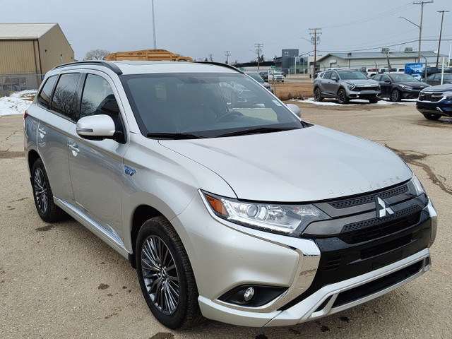 2022 Mitsubishi OUTLANDER PHEV GT BEST PRICE AROUND!! in Cars & Trucks in Prince Albert - Image 3