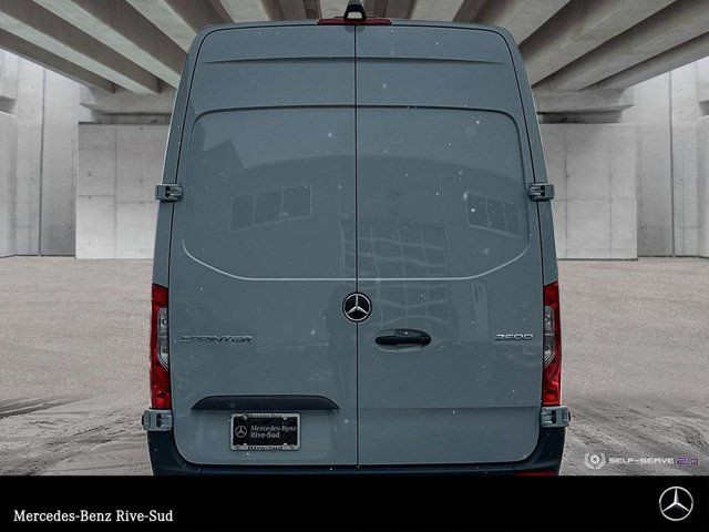 2024 Mercedes-Benz Sprinter 2500 170 Wheelbase High Roof RWD in Cars & Trucks in Longueuil / South Shore - Image 4