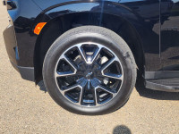 DURAMAX DIESEL | HEATED LEATHER FRONT BUCKET SEATS | HEATED REAR SEATS | HEATED STEERING WHEEL | PAN... (image 5)
