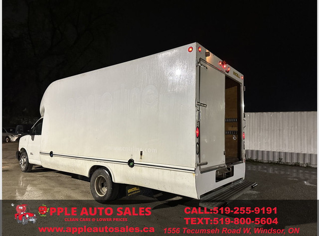 2015 GMC Savana G4500 159 In. in Cars & Trucks in Windsor Region - Image 4
