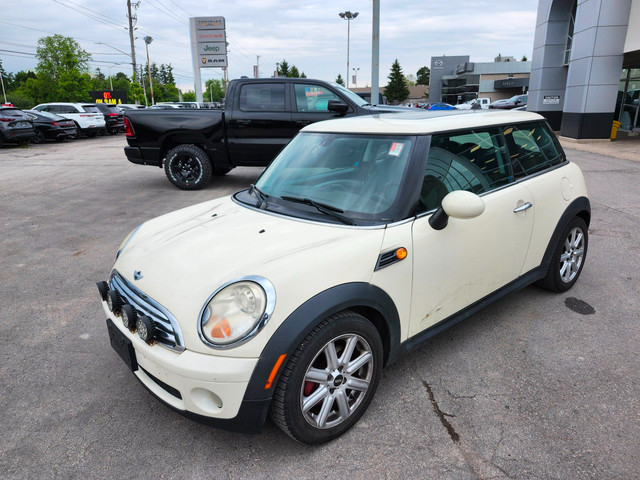 2008 Mini Cooper 6 SPEED MANUAL | VERY FUN TO DRIVE in Cars & Trucks in London - Image 2