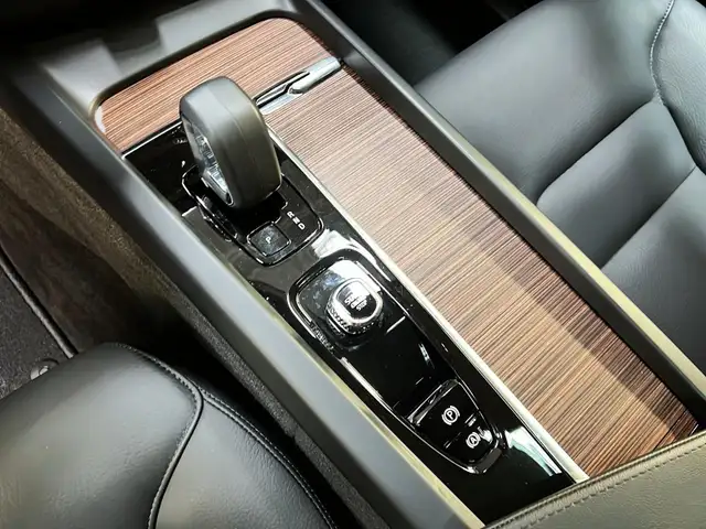 2024 Volvo XC60 B5 PLUS DARK CUIR TOIT PANO NAV 4RM in Cars & Trucks in Laval / North Shore - Image 17
