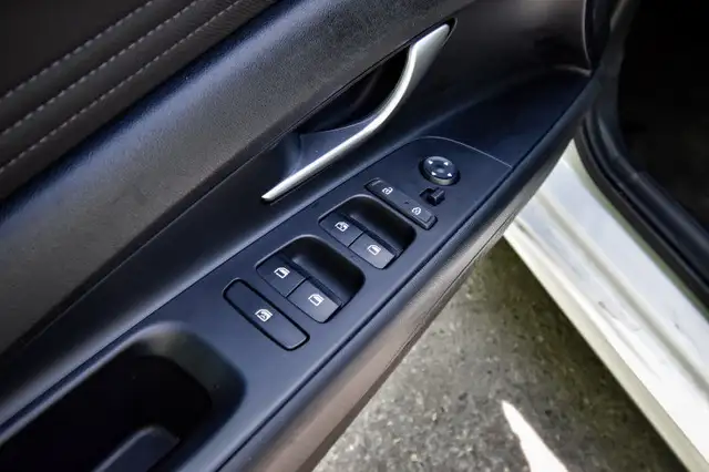 2021 Hyundai Elantra Preferred IVT • HEATED SEATS/STEERING • CP/ in Cars & Trucks in Kingston - Image 11