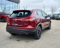 This Nissan Qashqai boasts a Regular Unleaded I-4 2.0 L/122 engine powering this Variable transmissi... (image 4)