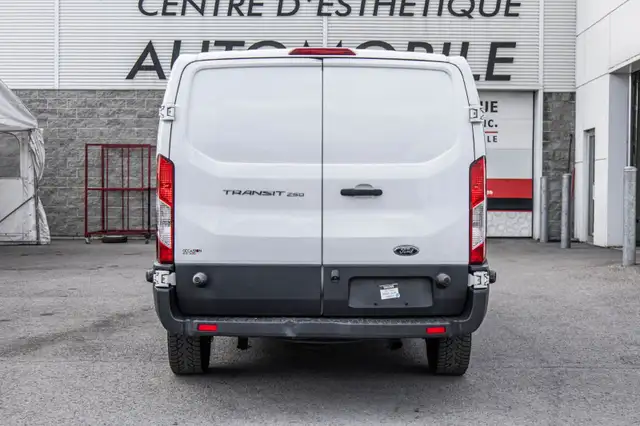 Ford Transit Cargo Van T-250 148" Low Rf - GARANTIE 1 AN 2017 in Cars & Trucks in Laval / North Shore - Image 9