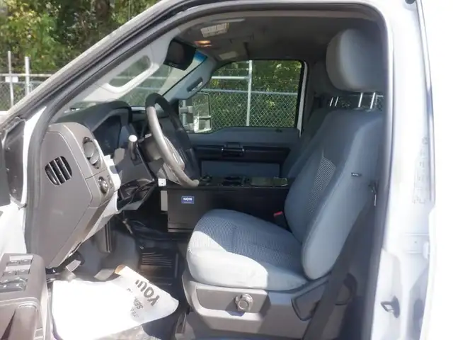 2012 ford F-550 Cube Van Crew Cab Dually 4WD in Heavy Trucks in Richmond - Image 23