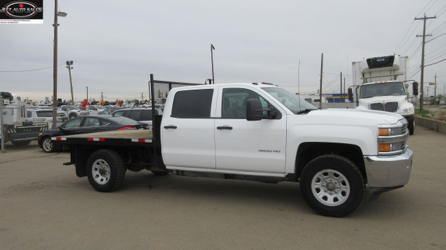 2015 CHEVY 3500 CREW CAB FLAT DECK in Cars & Trucks in Edmonton - Image 4