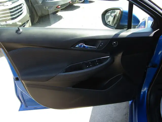 2019 Chevrolet Cruze LT HB RS PKG 1.4L TURBO B.S.A/CAM/H.SEATS/C in Cars & Trucks in Calgary - Image 14