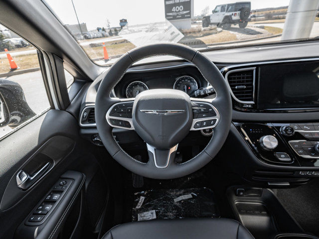 2025 Chrysler Grand Caravan SXT in Cars & Trucks in Barrie - Image 2