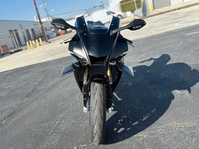 2025 YAMAHA YZF-R1-BLACK! in Street, Cruisers & Choppers in Delta/Surrey/Langley - Image 12