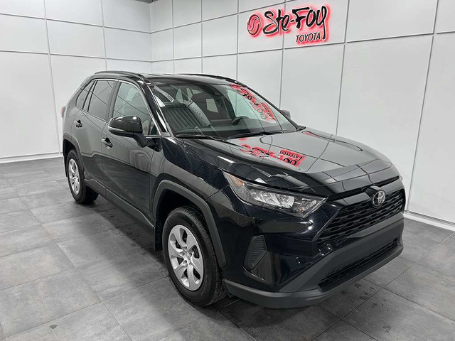 2020 Toyota RAV4 AWD LE - SIEGES CHAUFFANTS - BLUETOOTH in Cars & Trucks in Québec City