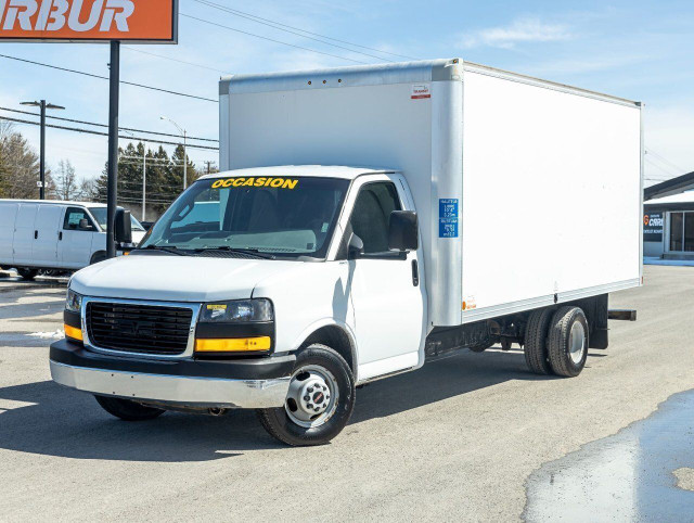 GMC Savana 3500 WT V8 6.0L *BOITE 16 PI.* CLIMATISEUR* DIFF AUTO in Cars & Trucks in Laurentides