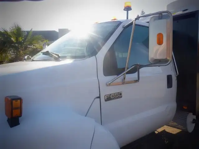 2006 ford F-650 Vacuum Truck 2WD Diesel in Heavy Trucks in Richmond - Image 29