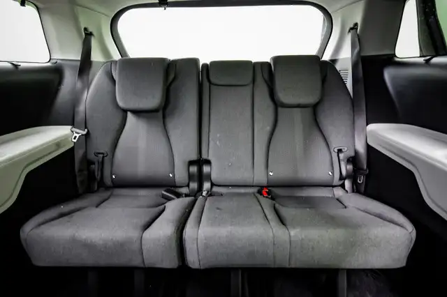 2022 Kia Carnival LX • HEATED SEATS • POWER LIFTGATE • CP/AA in Cars & Trucks in Cornwall - Image 31