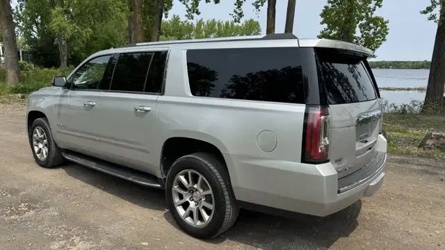 2019 GMC Yukon XL Denali in Cars & Trucks in Laval / North Shore - Image 4
