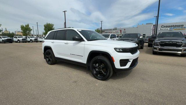 2024 Jeep Grand Cherokee Altitude | Sunroof | Heated Seats in Cars & Trucks in Edmonton - Image 2
