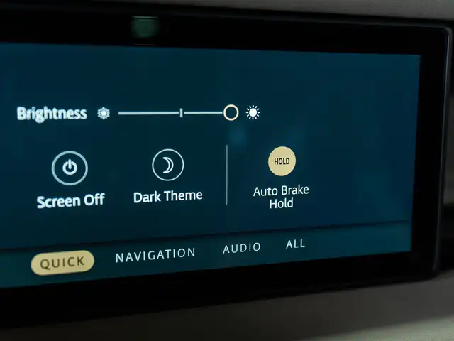 2023 Land Rover Defender 110 SE/PANO/360 CAM/MERIDIAN/CARPLAY/CL in Cars & Trucks in Mississauga / Peel Region - Image 31