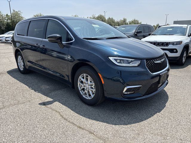 2025 Chrysler Pacifica Select in Cars & Trucks in Mississauga / Peel Region - Image 3