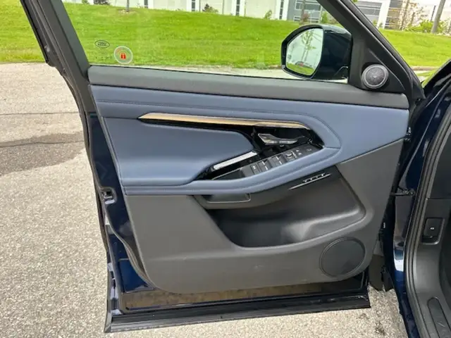 2021 Land Rover Range Rover Evoque P250 1 Owner Clean Carfax Pan in Cars & Trucks in Mississauga / Peel Region - Image 6