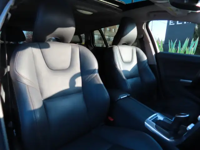 2016 Volvo V60 Cross Country T5 PREMIER PKG AWD - WAGON - LEATHE in Cars & Trucks in Oakville / Halton Region - Image 24