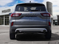 Odometer is 4301 kilometers below market average! Gray Metallic 2023 Ford Escape Platinum AWD 8-Spee... (image 4)