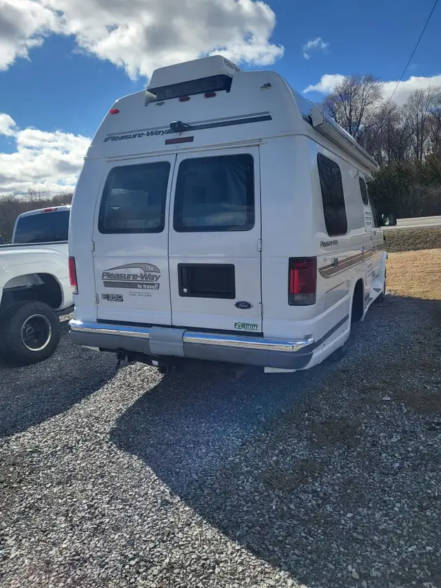 2001 Ford Econoline Cargo Van62929808237699124