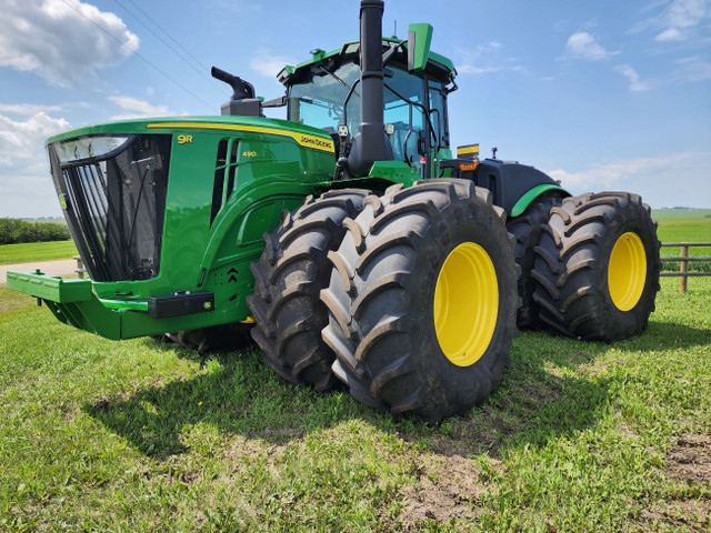 John Deere 9R 490 4WD Tractor with 200 hours in Farming Equipment in Calgary - Image 2
