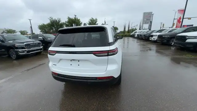 2024 Jeep Grand Cherokee Altitude | Sunroof | Remote Start in Cars & Trucks in Edmonton - Image 8