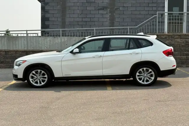 2015 BMW X1 AWD 4dr xDrive28i|BIG SUMMER BLOWOUT! dans Autos et camions dans Calgary - Image 3