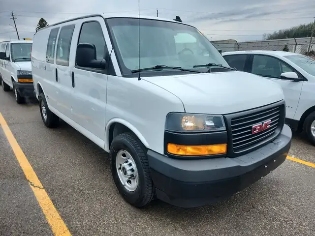 2019 GMC Savana Cargo Van G2500 - V6 Gas - BTooth/Cruise/Camera/ dans Autos et camions dans Ville de Toronto - Image 19