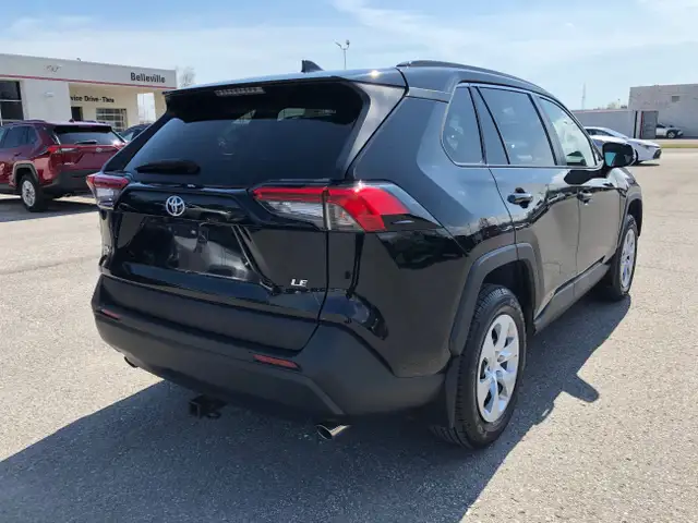 2020 Toyota RAV4 LE ONE OWNER dans Autos et camions dans Belleville - Image 6