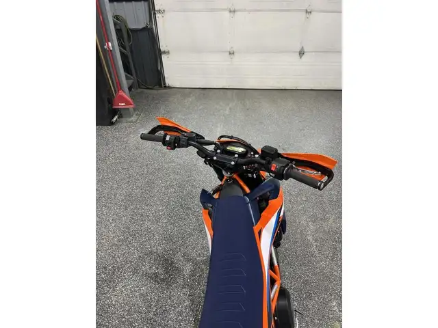 2024 KTM 690 SMC R in Sport Touring in Granby - Image 10