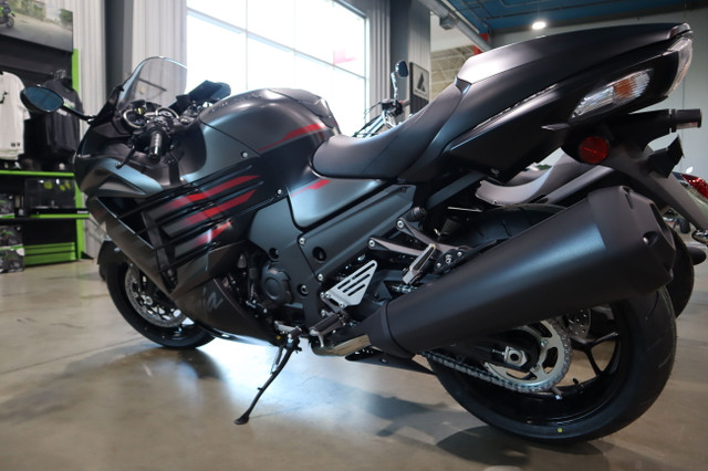 2023 Kawasaki Ninja ZX14R Black in Sport Bikes in Edmonton - Image 4