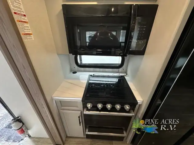 2025 Dutchmen RV Astoria 3603LFP (FULL BODY PAINT) in Travel Trailers & Campers in Truro - Image 8