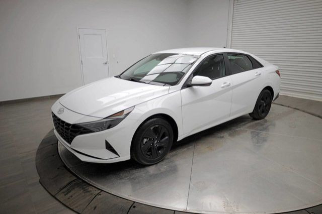 2023 Hyundai Elantra Preferred in Cars & Trucks in Calgary - Image 3