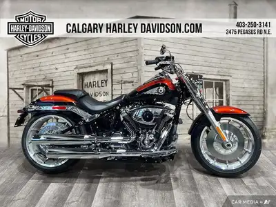 A heavyweight knockout. Adored since day one, the singular Fat Boy stands out with bright chrome and...