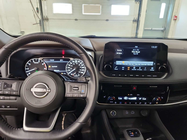 2023 Nissan Rogue SL SL/AWD/LEATHER/ROOF/NAVI/19KM/OFF 1 OWNE... in Cars & Trucks in Belleville - Image 2