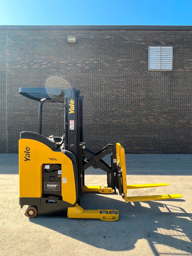 Yale Reach Forklift 3500lbs cap Certified charger NEW BATTERY in Heavy Equipment in Mississauga / Peel Region