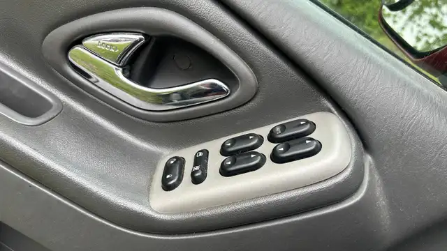 2006 Mazda Tribute S in Cars & Trucks in Oakville / Halton Region - Image 17