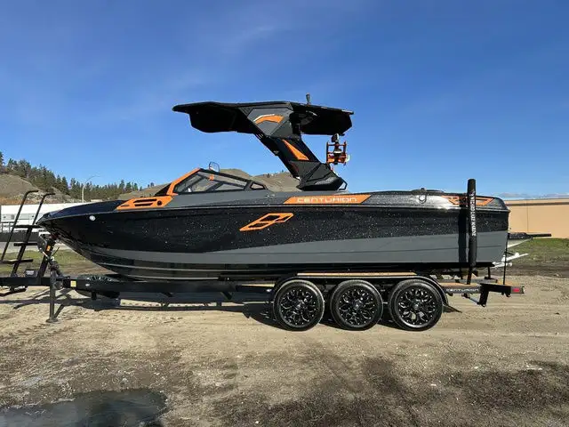 2025 Centurion RI245 in Powerboats & Motorboats in Kelowna - Image 2