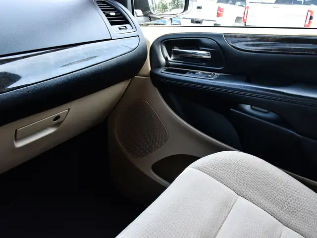 2016 Dodge Grand Caravan Crew ~Heated/Power Seats ~Cam ~Stow 'N  in Cars & Trucks in Barrie - Image 27