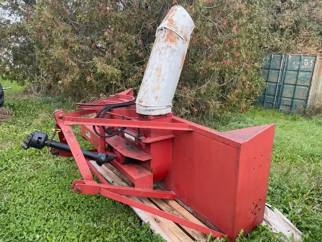 Smyth 8ft Snow Blower with Hydraulic Chute | Single Auger in Heavy Equipment in Stratford - Image 2