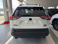 ADAPTIVE CRUISE CONTROL, HEATED FRONT SEATS, POWER LIFTGATE Mulling over the addition of a hybrid to... (image 7)