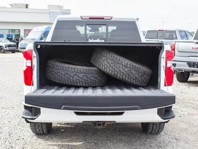 2022 Chevrolet Silverado 1500 Crew Cab Short Box 4-Wheel Drive R in Cars & Trucks in Edmonton - Image 8