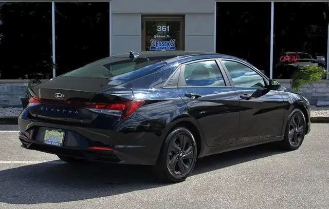 2022 Hyundai Elantra Preferred*Heated Seats*CarPlay*Rear Cam*2.062940368573185124