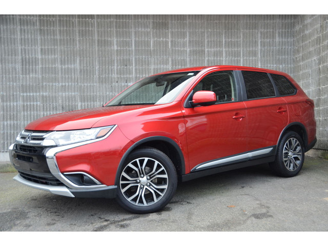  2018 Mitsubishi Outlander ES AWC in Cars & Trucks in Burnaby/New Westminster