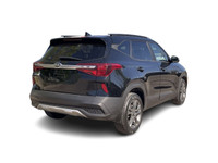 Heated Front Seats, Backup Camera, Apple Carplay/Android Auto, 2 Keys, Cloth, AWD, Bluetooth. Recent... (image 9)