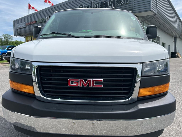2021 GMC Savana Cargo Van RWD 2500 135 in Cars & Trucks in Ottawa - Image 2