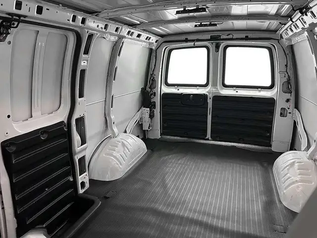 2023 GMC Savana Cargo Van 2500 BOITE COURTE - MAGS - CLIMATISATI in Cars & Trucks in Québec City - Image 21